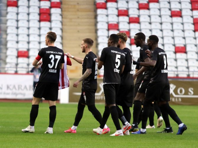 Süper Lig: Ft Antalyaspor: 1 - Dg Sivasspor:2 (İlk Yarı)