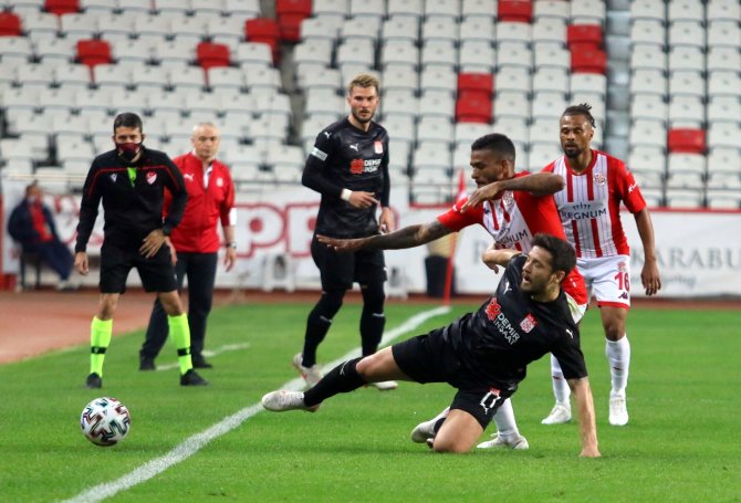 Süper Lig: Ft Antalyaspor: 1 - Dg Sivasspor:2 (İlk Yarı)