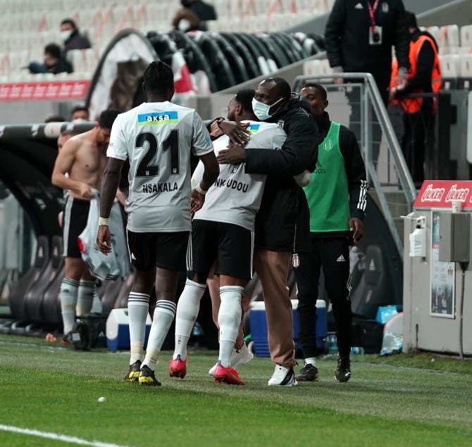 Süper Lig: Beşiktaş: 3 - Aytemiz Alanyaspor: 0 (Maç Sonucu)