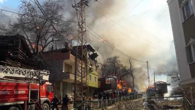 Artvin’de 15 Yılda 123 Köy Yangınında 268 Ev Yandı