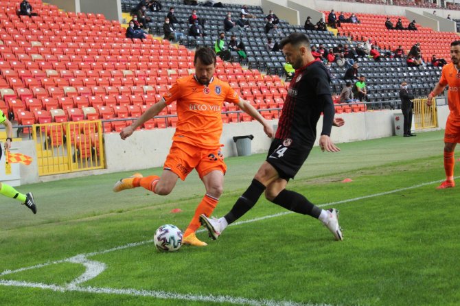 Süper Lig: Gaziantep Fk: 1 - Medipol Başakşehir: 0 (İlk Yarı)