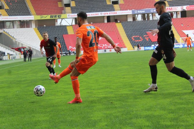 Süper Lig: Gaziantep Fk: 1 - Medipol Başakşehir: 0 (İlk Yarı)