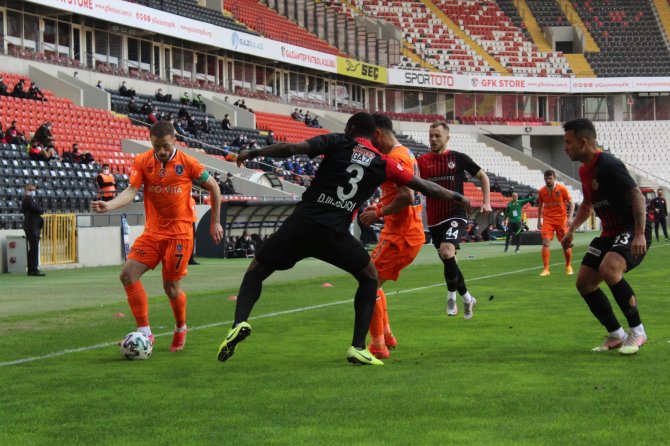 Süper Lig: Gaziantep Fk: 1 - Medipol Başakşehir: 0 (İlk Yarı)