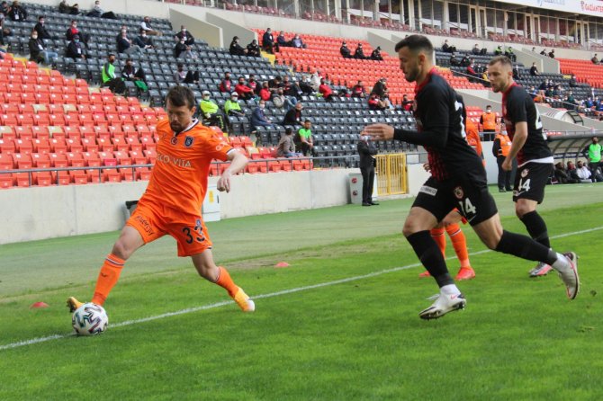 Süper Lig: Gaziantep Fk: 1 - Medipol Başakşehir: 0 (İlk Yarı)