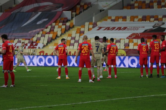 Süper Lig: Yeni Malatyaspor: 1 - Fenerbahçe: 1 (İlk Yarı)