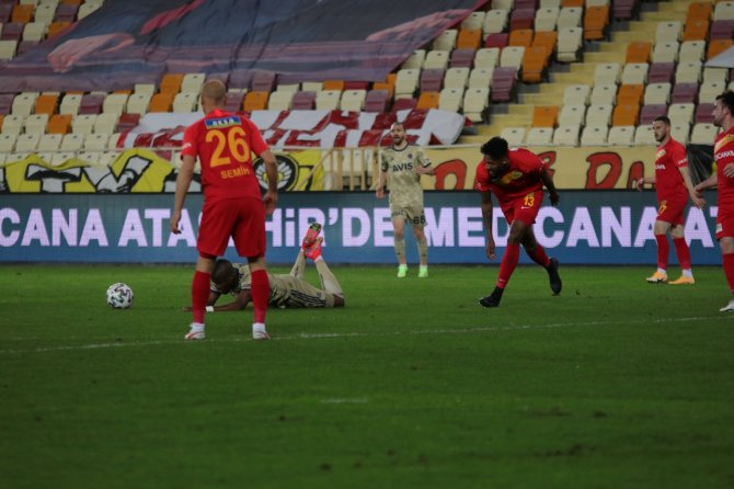 Süper Lig: Yeni Malatyaspor: 1 - Fenerbahçe: 1 (İlk Yarı)