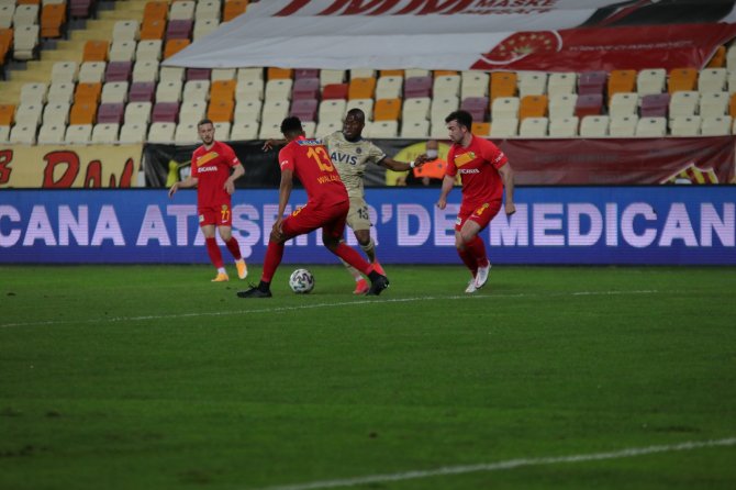 Süper Lig: Yeni Malatyaspor: 1 - Fenerbahçe: 1 (İlk Yarı)
