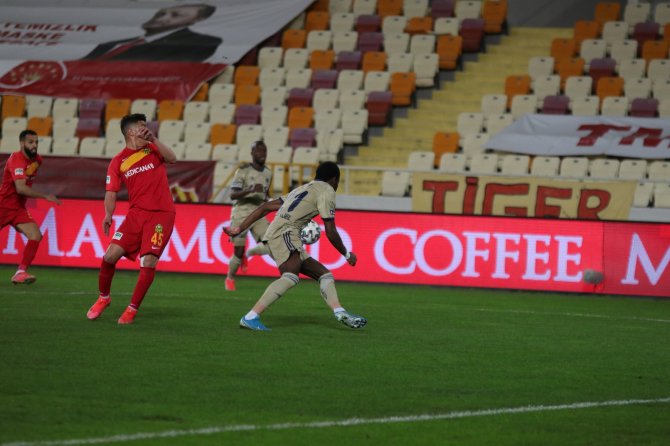 Süper Lig: Yeni Malatyaspor: 1 - Fenerbahçe: 1 (İlk Yarı)