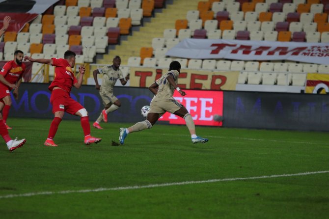 Süper Lig: Yeni Malatyaspor: 1 - Fenerbahçe: 1 (İlk Yarı)
