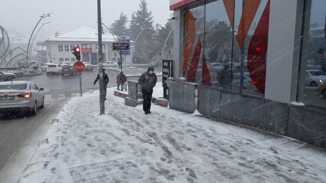 Yozgat’ta Kar Yağışı Etkili Oluyor