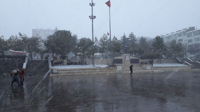 Yozgat’ta Kar Yağışı Etkili Oluyor