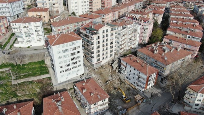 Ankara’da Çökme Tehlikesi Olan Bina Havadan Görüntülendi