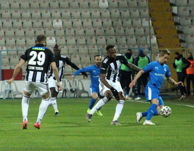 Süper Lig: Bb Erzurumspor: 2 - Beşiktaş: 2 (İlk Yarı)