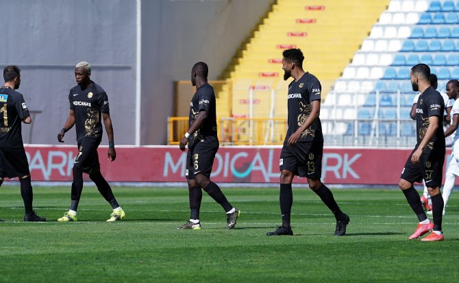 Süper Lig: Kasımpaşa: 0 - Yeni Malatyaspor: 0 (İlk Yarı)