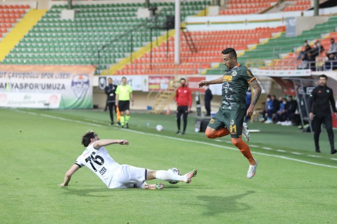 Süper Lig: Aytemiz Alanyaspor: 0 - Denizlispor: 1 (İlk Yarı)