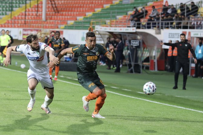 Süper Lig: Aytemiz Alanyaspor: 0 - Denizlispor: 1 (İlk Yarı)