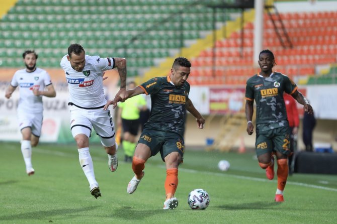 Süper Lig: Aytemiz Alanyaspor: 0 - Denizlispor: 1 (İlk Yarı)