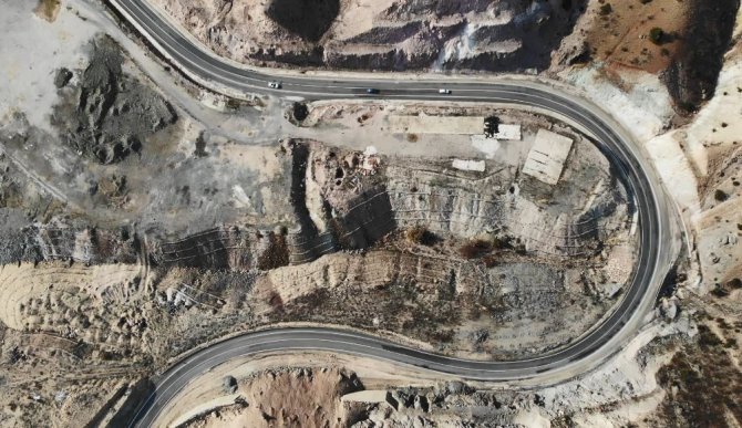 20 Metrelik Menfez Yapılmayınca Karayolu 400 Metre Uzadı