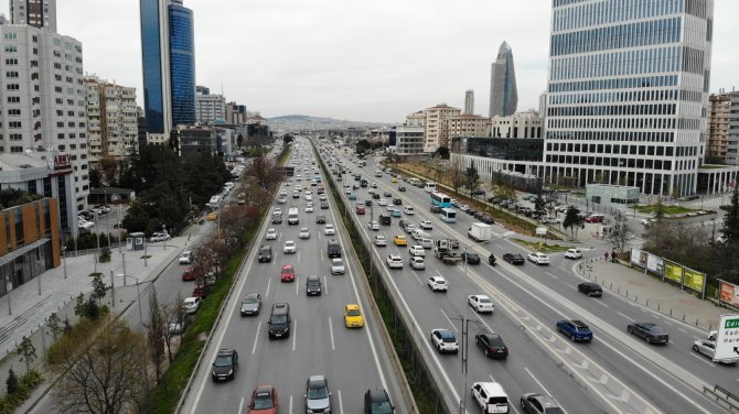 İstanbul’da İlk İftar Öncesi Trafik Yoğunluğu Başladı