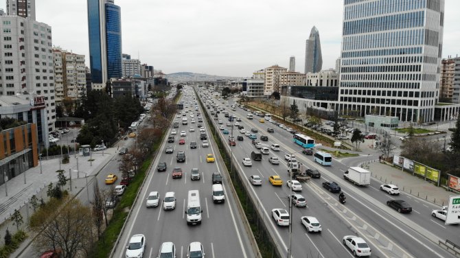 İstanbul’da İlk İftar Öncesi Trafik Yoğunluğu Başladı