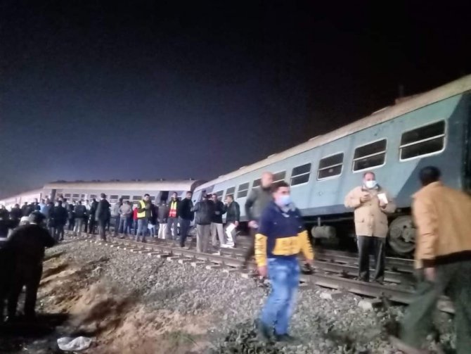 Mısır’da Yolcu Treni Raydan Çıktı: 15 Yaralı