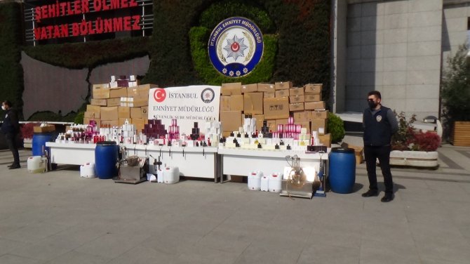 İstanbul’da Sahte Parfüm Operasyonu: 21 Bin Şişe Taklit Ürün Ele Geçirildi