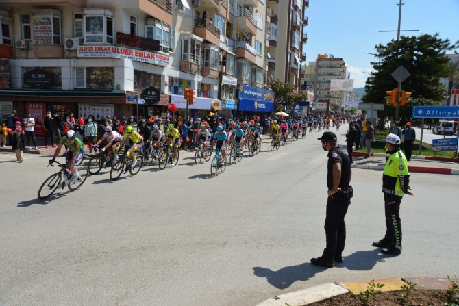 56. Cumhurbaşkanlığı Türkiye Bisiklet Turu’nda Kaza Ucuz Atlatıldı
