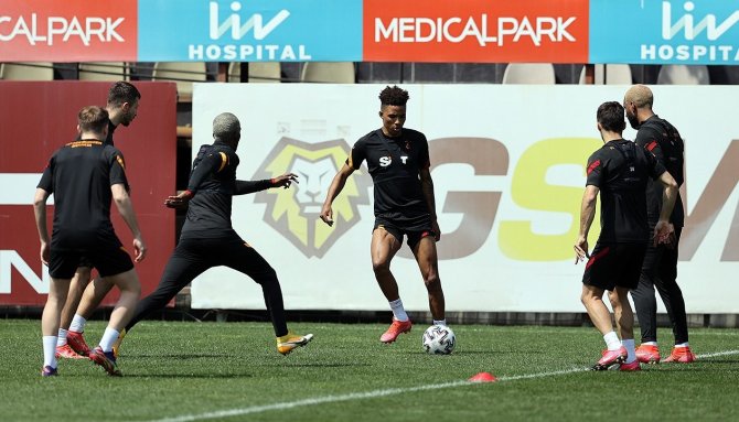 Henry Onyekuru Takımla Çalıştı