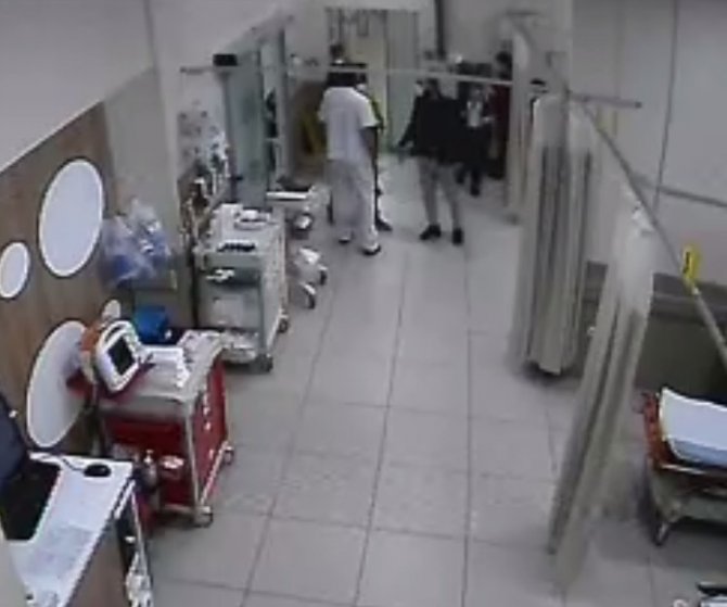 Hastanede Korona Virüs Testi İstemeyen Adam Sağlıkçılara Dehşet Yaşattı
