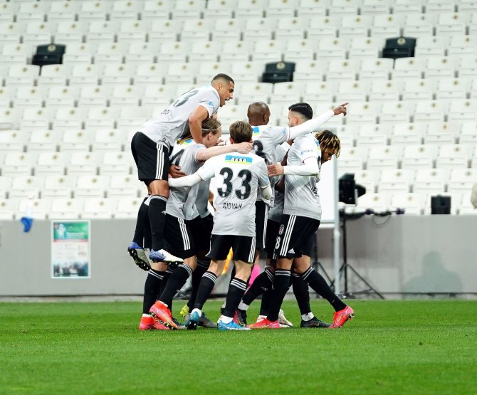 Süper Lig: Beşiktaş: 1 - Mke Ankaragücü: 0 (İlk Yarı)