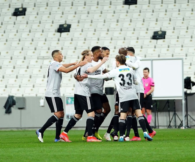 Süper Lig: Beşiktaş: 1 - Mke Ankaragücü: 0 (İlk Yarı)
