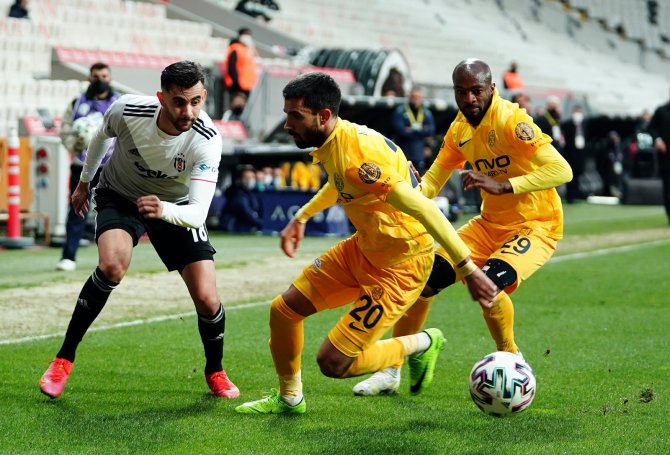 Süper Lig: Beşiktaş: 1 - Mke Ankaragücü: 0 (İlk Yarı)