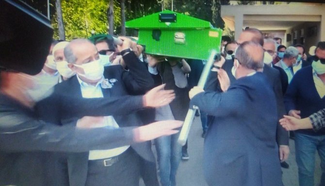 Taşıdığı Tabutun Direği Elinde Kalınca Fatih Terim Şaşkınlık Yaşadı