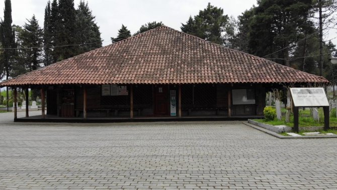 Bu Camiye Yabancı Profesörler Bile Hayran