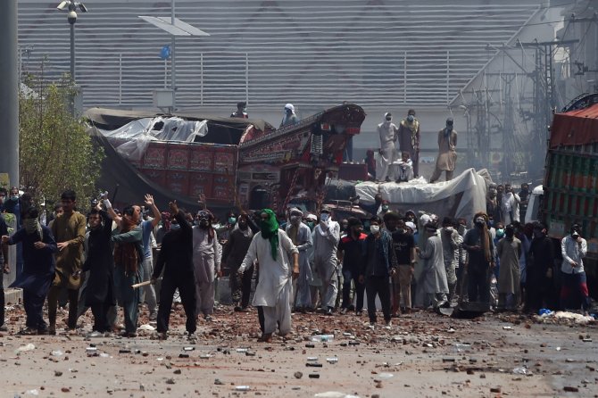 Pakistan’da Polis Göstericilere Ateş Açtı: 3 Ölü, 50 Yaralı