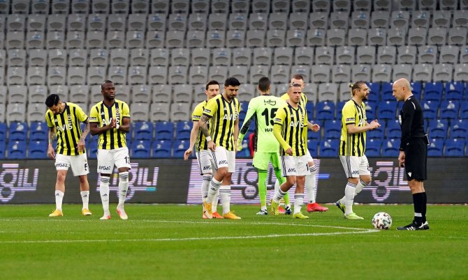 Süper Lig: Medipol Başakşehir: 1 - Fenerbahçe: 0 (Maç Devam Ediyor)