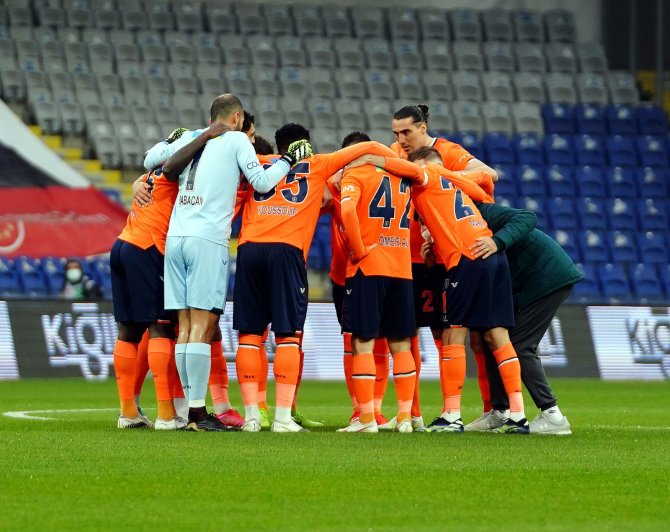Süper Lig: Medipol Başakşehir: 1 - Fenerbahçe: 0 (Maç Devam Ediyor)