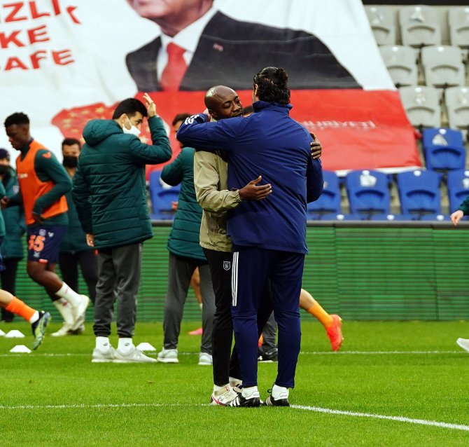 Süper Lig: Medipol Başakşehir: 1 - Fenerbahçe: 0 (Maç Devam Ediyor)