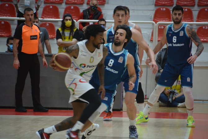 Basketbol Süper Ligi: Aliağa Petkim Spor: 65 - Türk Telekom: 71