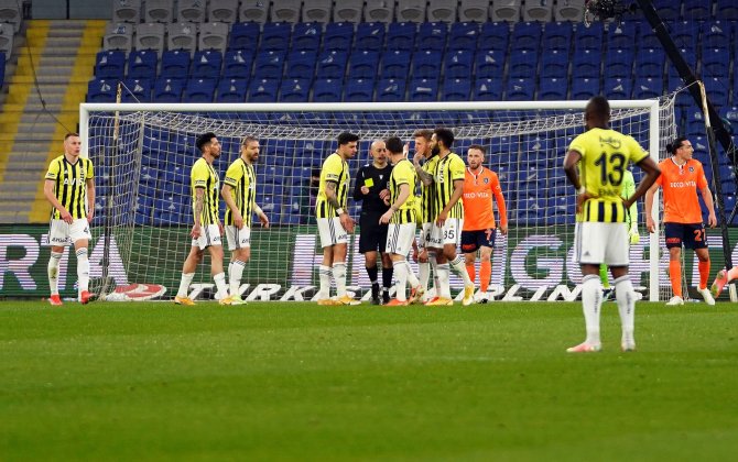 Süper Lig: Medipol Başakşehir: 1 - Fenerbahçe: 1 (İlk Yarı)