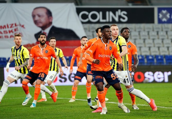 Süper Lig: Medipol Başakşehir: 1 - Fenerbahçe: 1 (İlk Yarı)