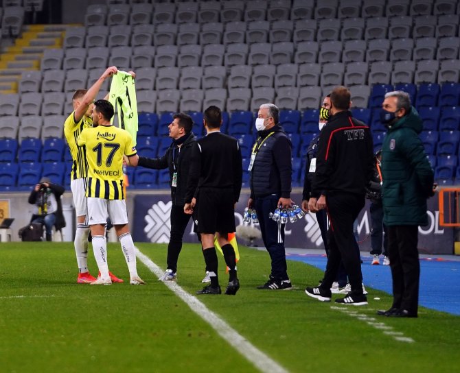 Süper Lig: Medipol Başakşehir: 1 - Fenerbahçe: 1 (İlk Yarı)