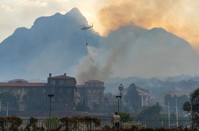 Güney Afrika’daki Tafelberg Dağı’nda Yangın Çıktı