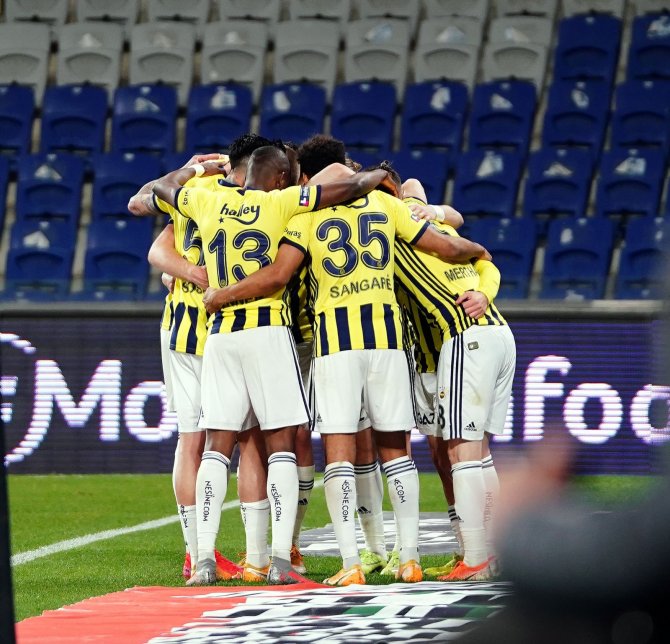 Süper Lig: Medipol Başakşehir: 1 - Fenerbahçe: 2 (Maç Sonucu)
