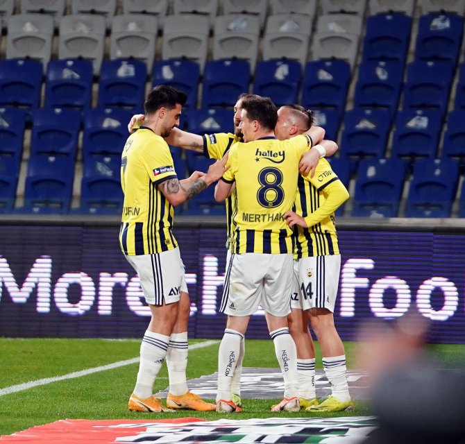 Süper Lig: Medipol Başakşehir: 1 - Fenerbahçe: 2 (Maç Sonucu)