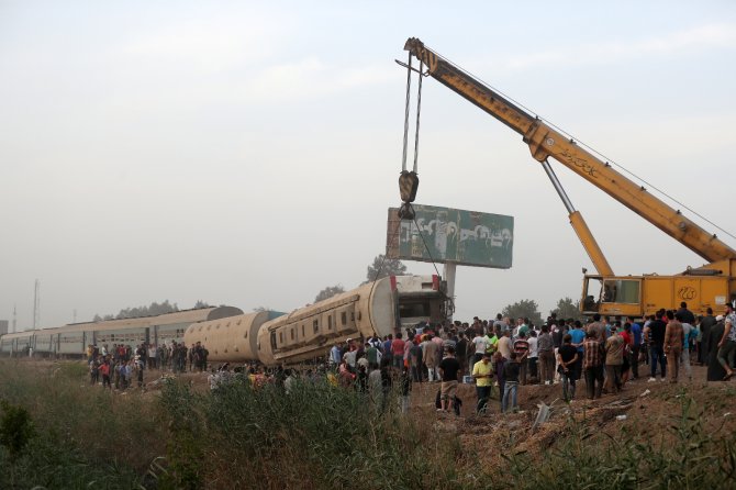 Mısır’daki Tren Kazasında Ölü Sayısı 11’e Yükseldi