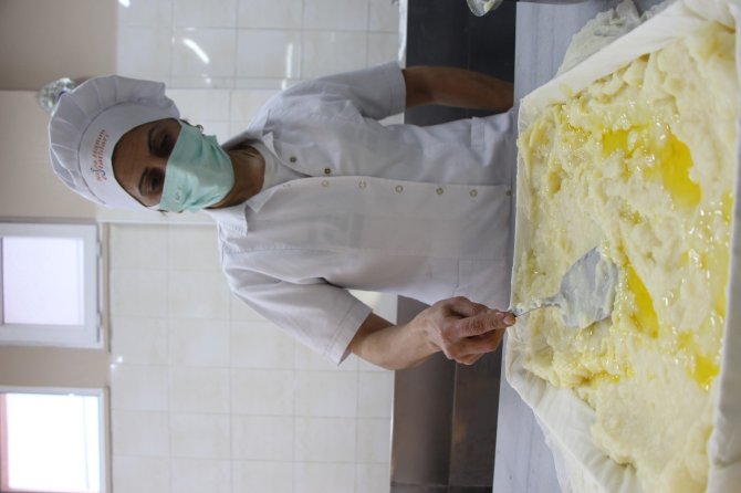 Ramazan Ayının Vazgeçilmezi, Börek Görünümlü Tatlı: Laz Böreği