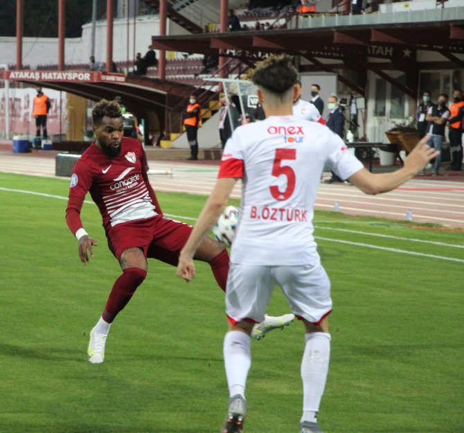 Süper Lig: A. Hatayspor: 1 - Antalyaspor: 0 (İlk Yarı)