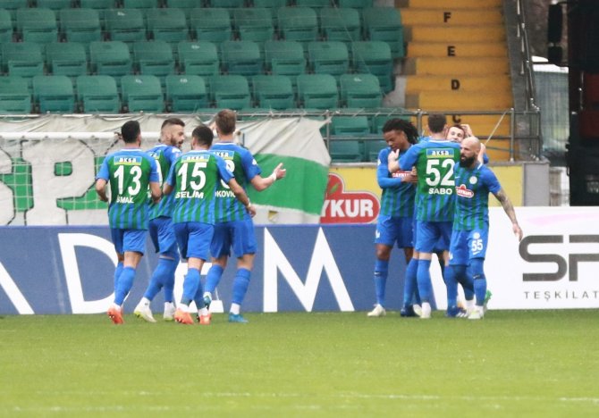 Süper Lig: Çaykur Rizespor: 2 - İttifak Holding Konyaspor: 2 (İlk Yarı)