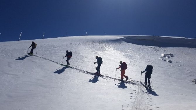 Van Gölü Havzası’ndaki Dağlarda Kayak Keyfi